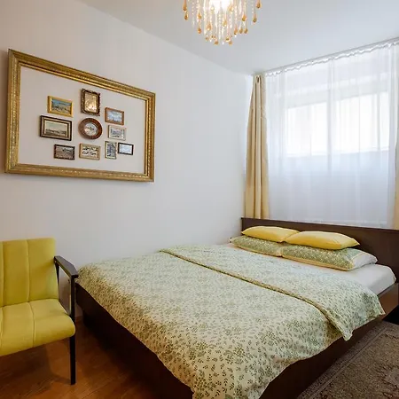 H0f0s Apartment